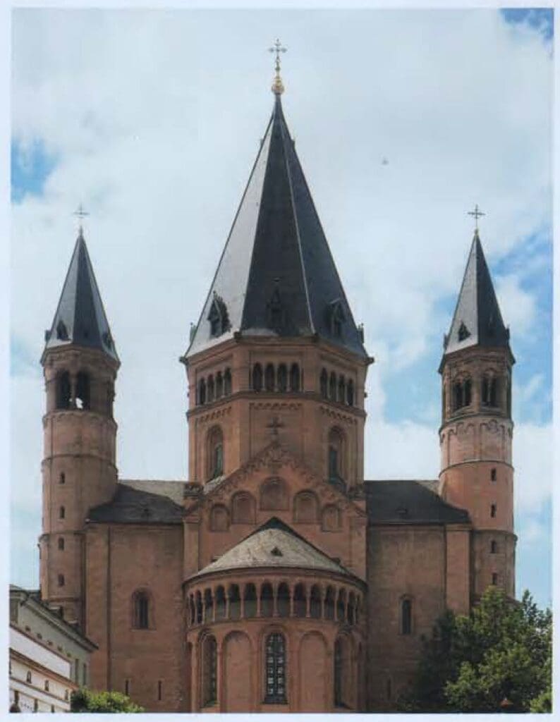 Paradigm shift in architecture: Byzantine, Romanesque, Gothic. Image shows the Mainz cathedral external view of Romanesque architecture.