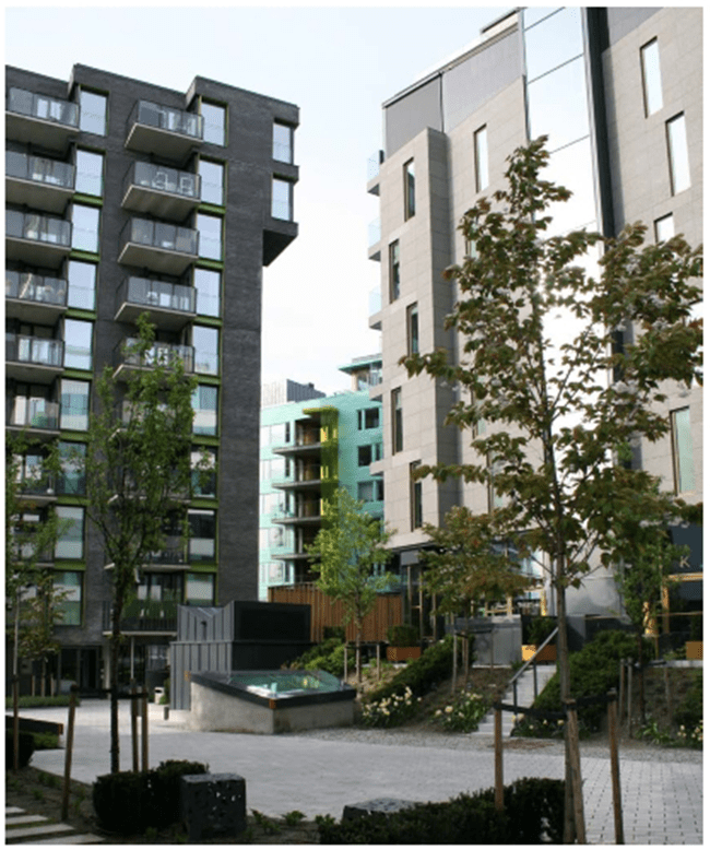 Fjord City: A Waterfront Urban Renewal Project in Oslo. photo shows Aker Brygge waterfront, New dwelling, and urban development