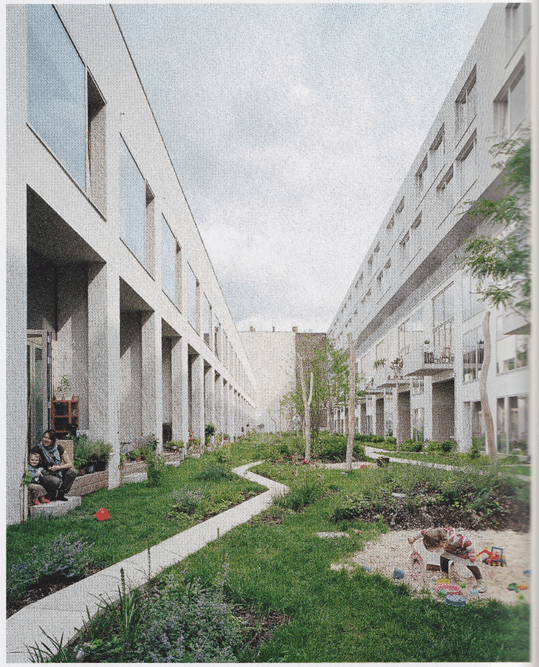 Zelterstrasse 5 residential urban design project, Berlin. rear side photo of the building looking into the garden.