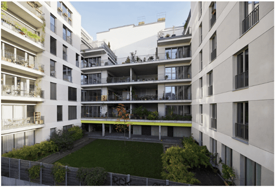 Residential building Pasteurstraße 27, Prenzlauer Berg. rear side photo of the building looking into the garden.