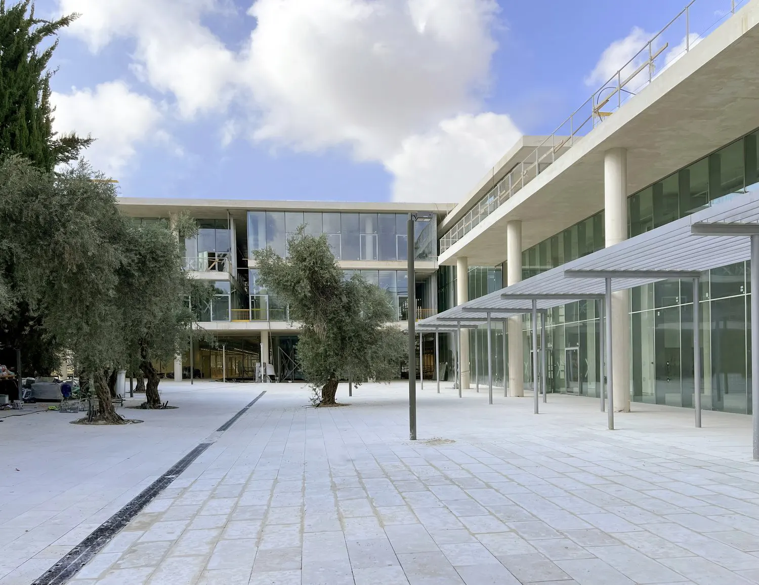 
Bezalel Academy of Arts and Design project in Jerusalem. the external spaces and connection to internal studying areas.
