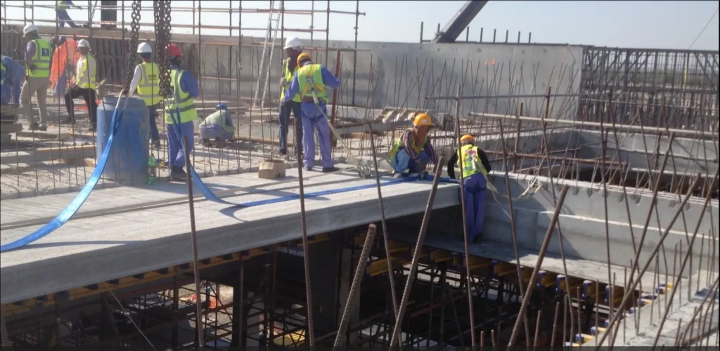 Architects / 12 site supervision steps: The architect. combined structure complex project.