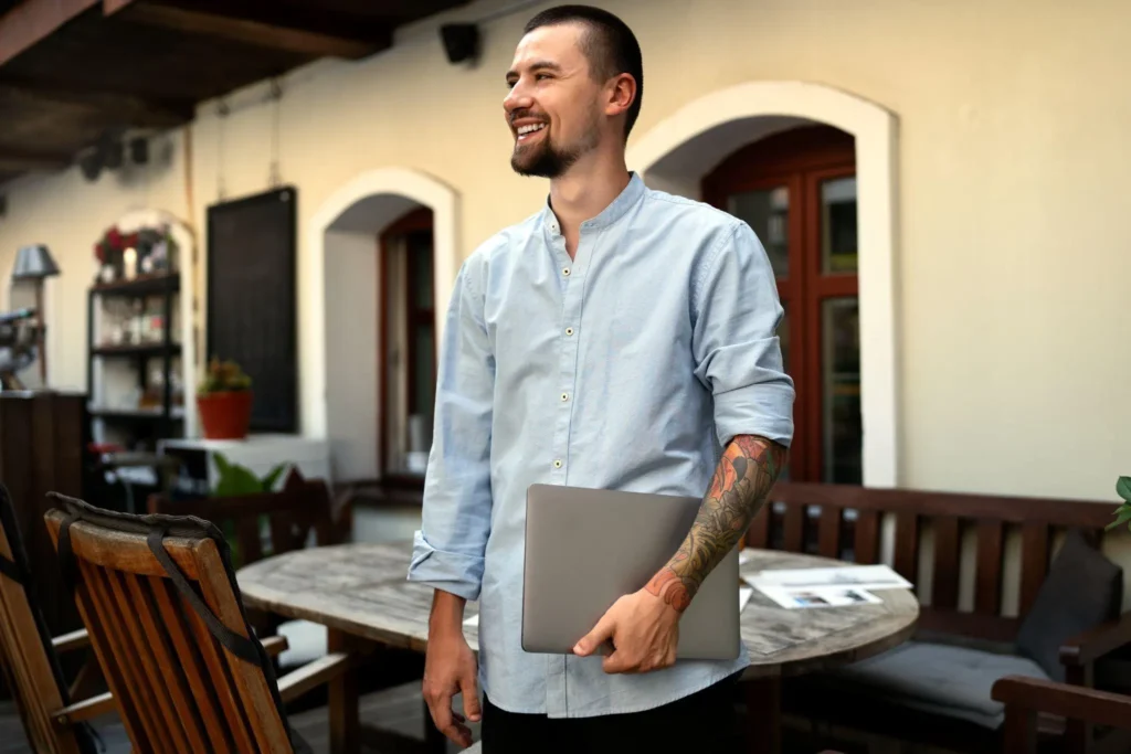 How to Start a Business in Your Community — A Practical Roadmap. Image: Freepik