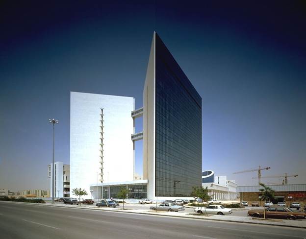 Estimating design efforts in design management. the building size example in estimating design efforts. Source